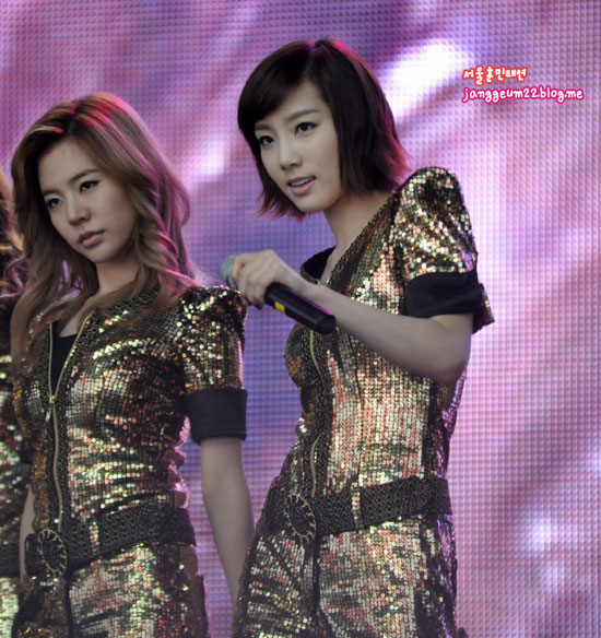 SNSD Taeyeon and Sunny Angel Price Music Festival