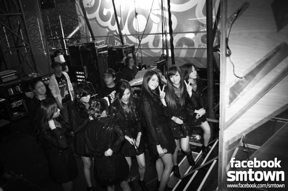 SNSD SMTown Tokyo concert black and white