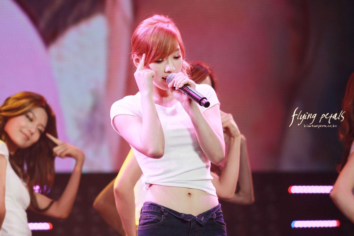 Taeyeon focus @ SMTown Live in NYC
