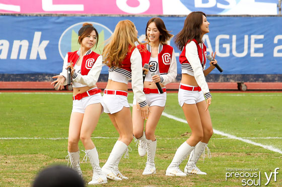 Taeyeon focus @ Busan football