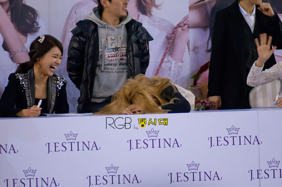 J.estina fan-signing March 2012