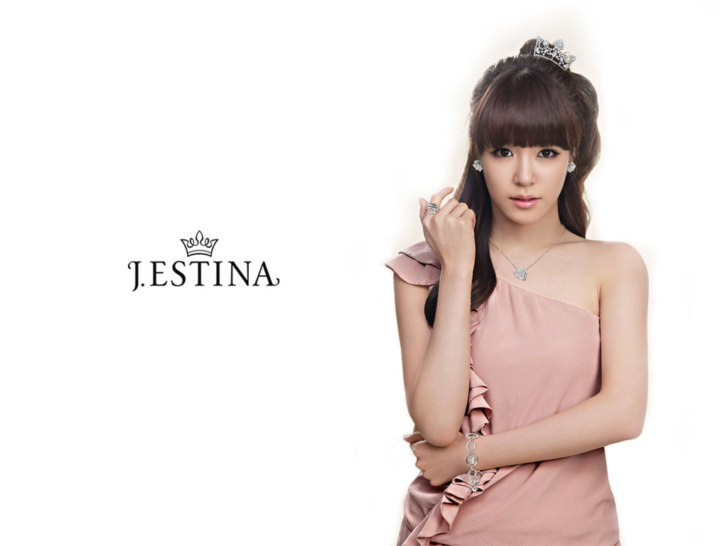 SNSD Hyoyeon Jestina jewelry wallpaper