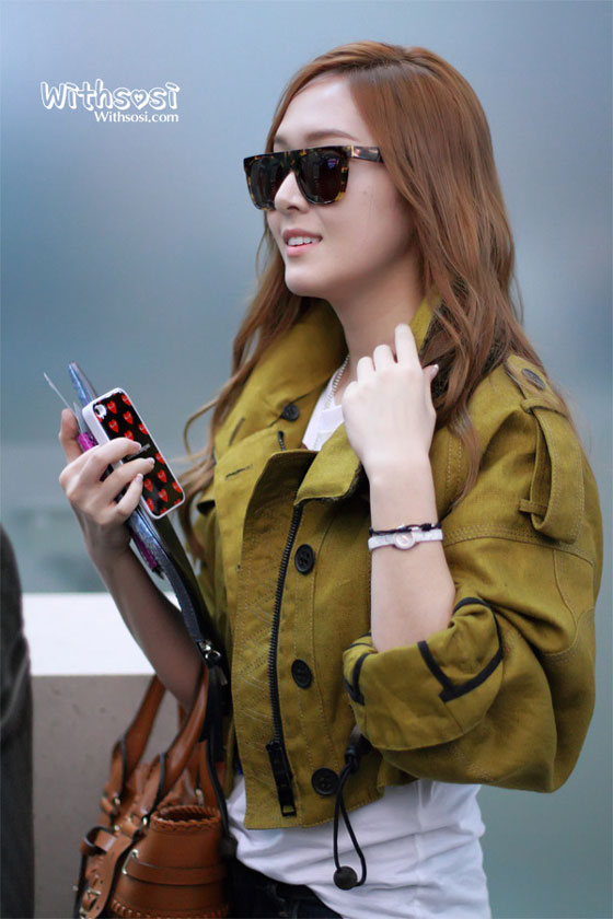 SNSD Jessica airport picture