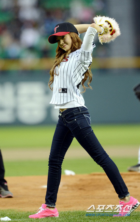 SNSD Jessica baseball game