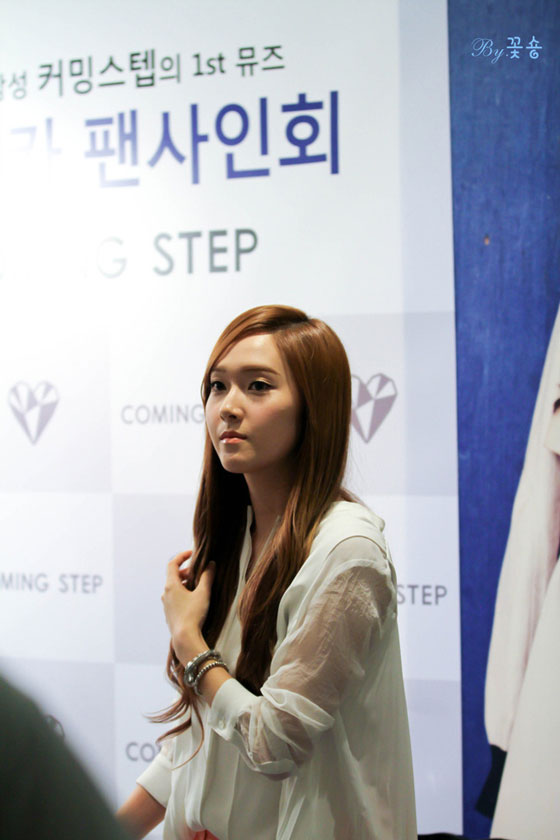 Jessica Coming Step fan signing