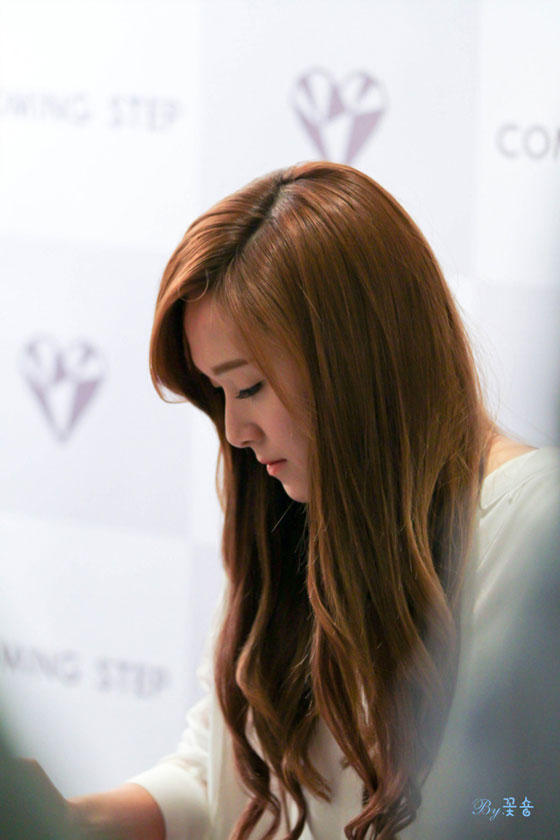 Jessica Coming Step fan signing