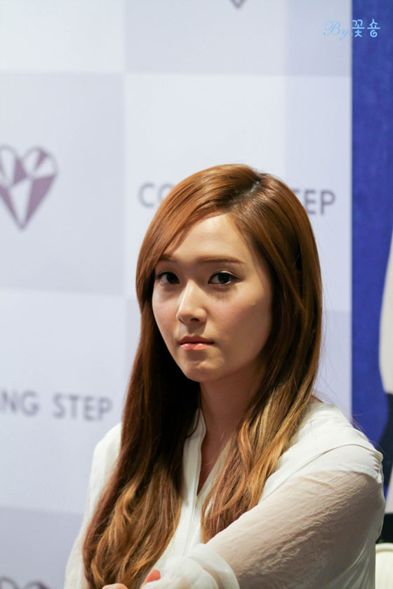 SNSD Jessica Coming Step fan signing