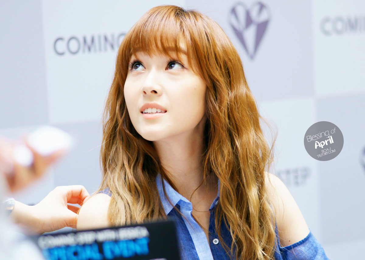 SNSD Jessica Coming Step Elle fan signing