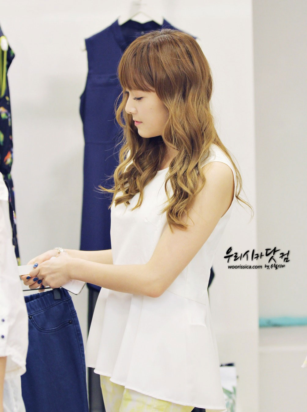 SNSD Jessica Coming Step store visit