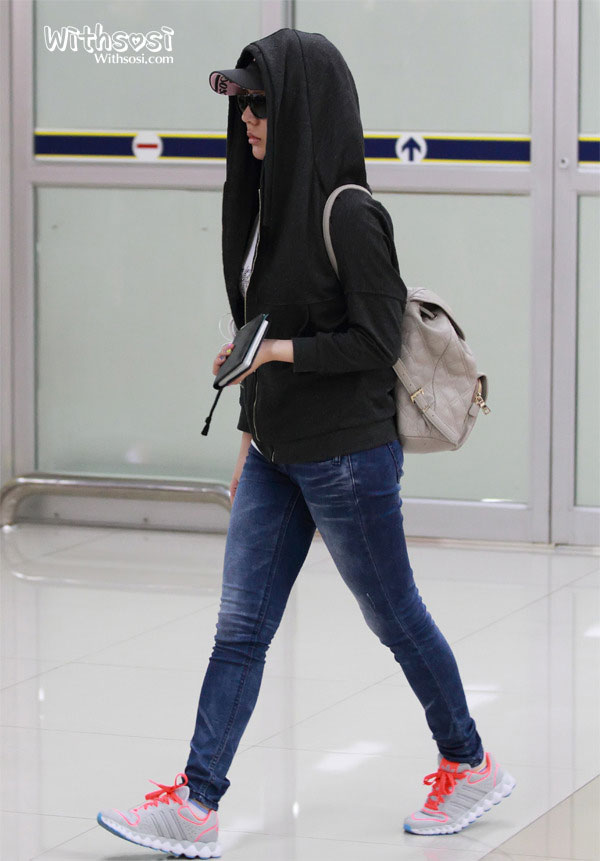 Gimpo Airport from Japan 121003