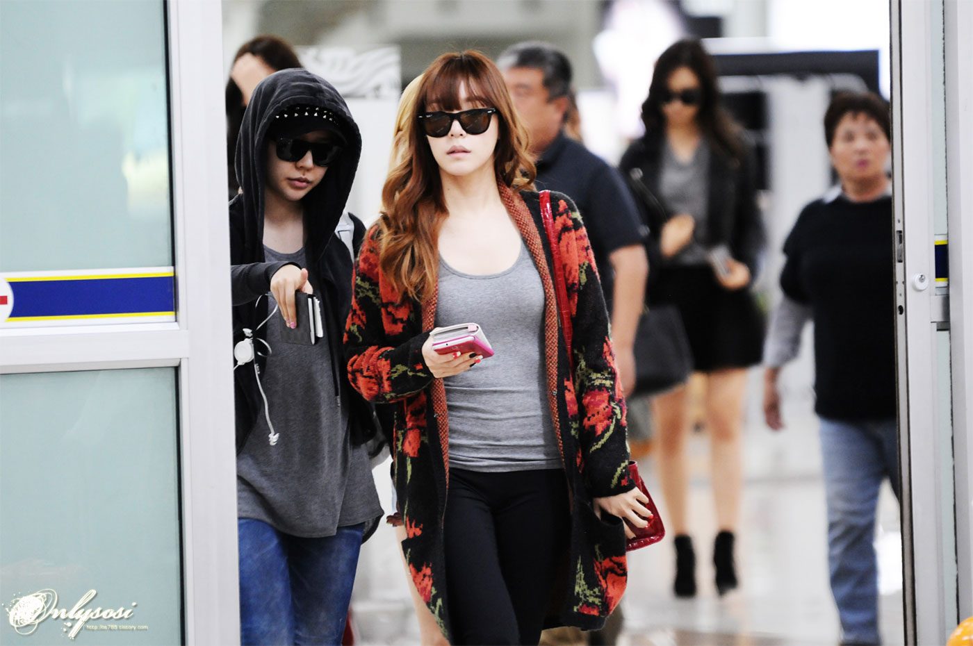 Tiffany @ Gimpo Airport from Japan 121006