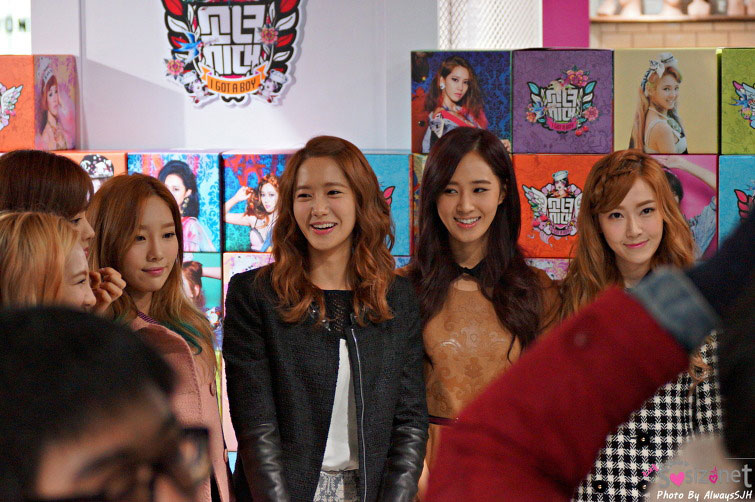 SMTown pop-up store event 2013