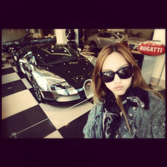 SNSD Taeyeon Bugatti Instagram selca