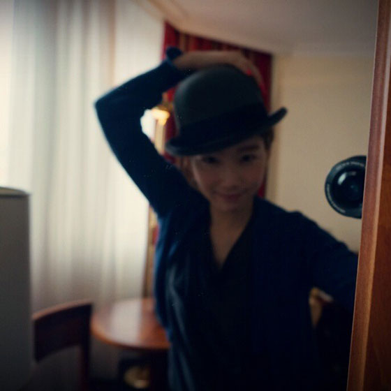SNSD Taeyeon reflection instagram selca