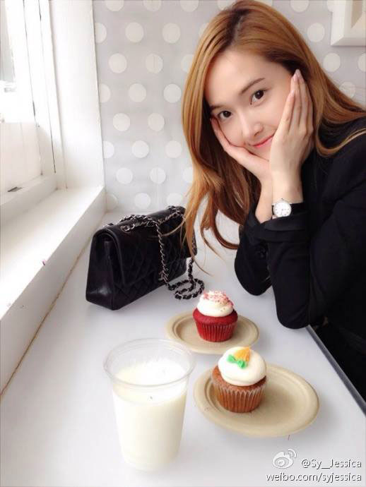 SNSD Jessica cupcake Weibo selca