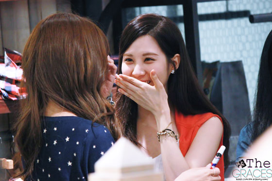 Seohyun Sooyoung Tommy Hilfiger fansign event