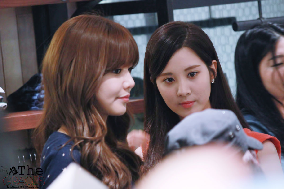 Seohyun & Sooyoung Tommy Hilfiger fansign event