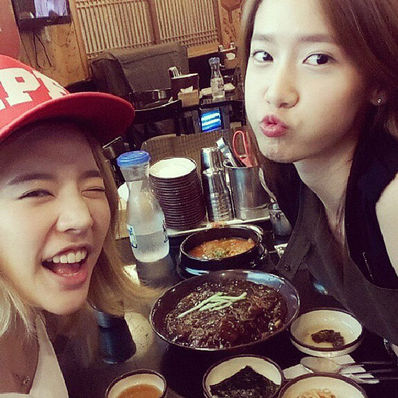 SNSD Sunny Yoona Instagram selca