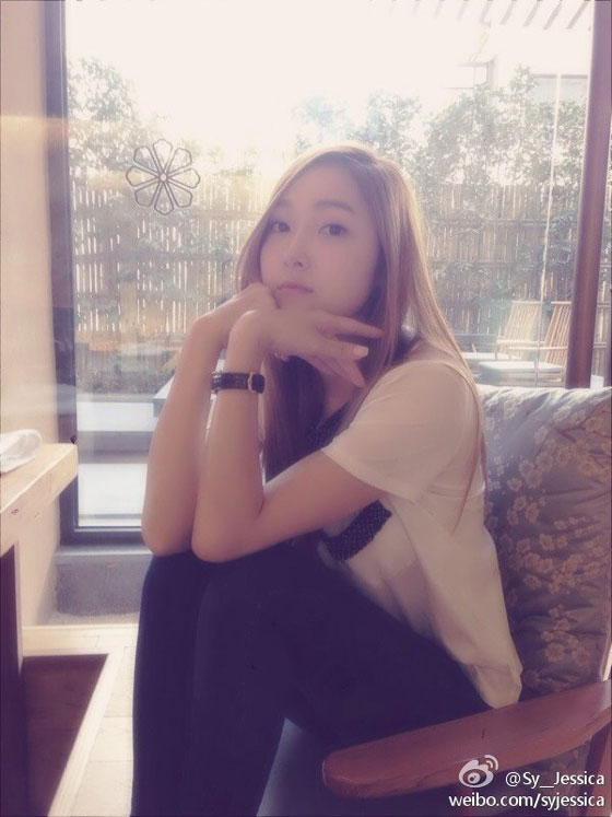 SNSD Jessica restaurant Weibo selca