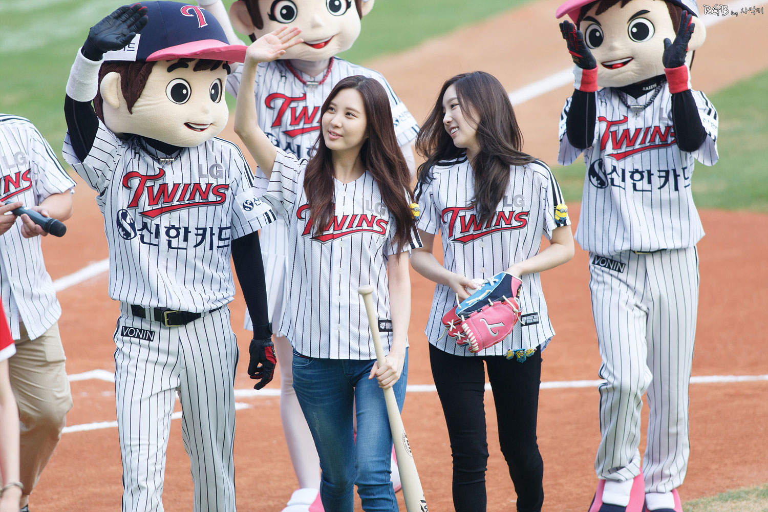 Seohyun @ LG Twins baseball game