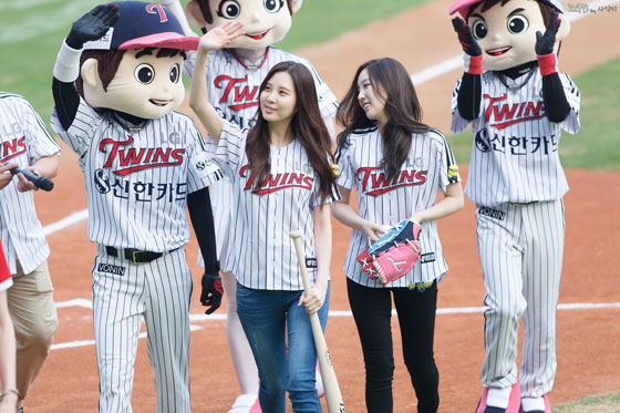 Taeyeon Seohyun LG Twins baseball game