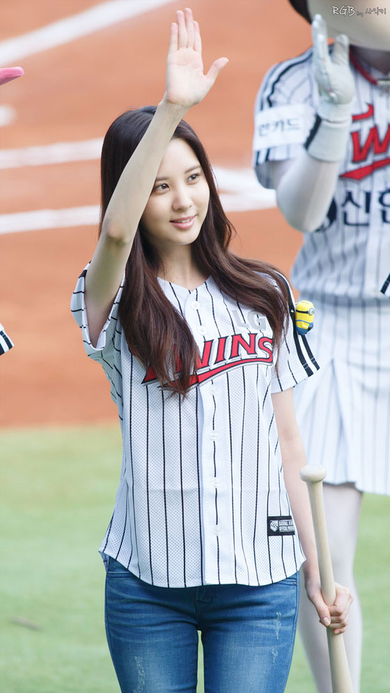Taeyeon Seohyun LG Twins baseball game
