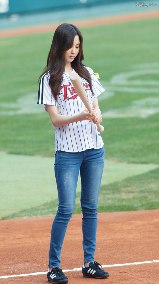 SNSD Seohyun LG Twins baseball game
