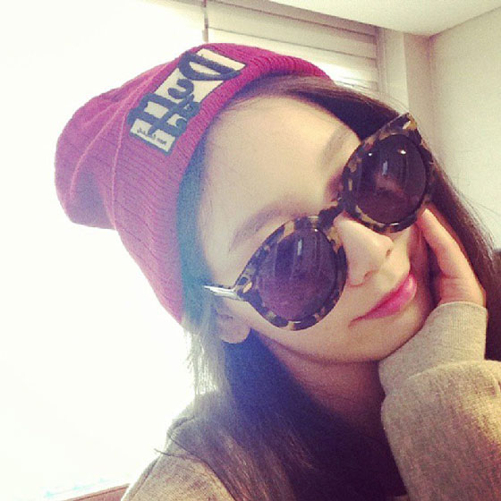 SNSD Taeyeon sunglasses Instagram selca