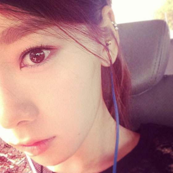SNSD Taeyeon driving Instagram selca