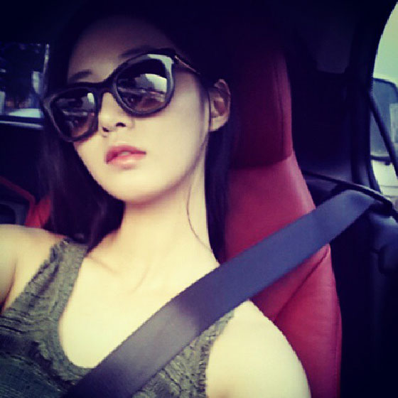 SNSD Yuri driving Instagram selca