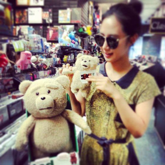 SNSD Yuri Teddy Bear selca