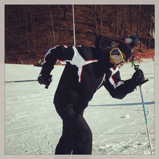 SNSD Hyoyeon skiing Instagram selca
