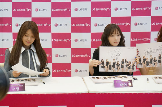 Sooyoung Taeyeon LG Seoul fansign