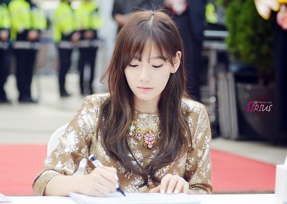 SNSD Taeyeon Lotte Department Store fansign
