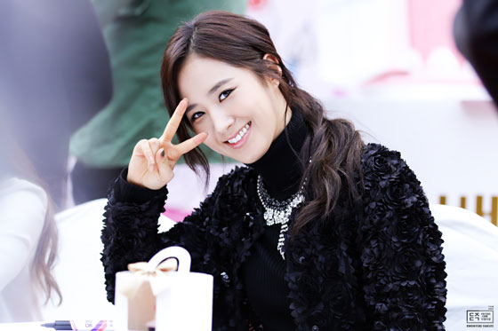 SNSD Yuri Lotte Department Store fansign