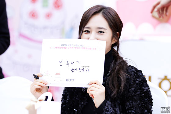 SNSD Yuri Lotte Department Store fansign