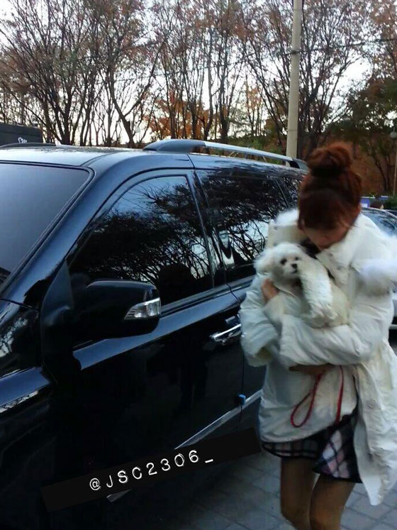 SNSD Hyoyeon arriving SM Entertainment building