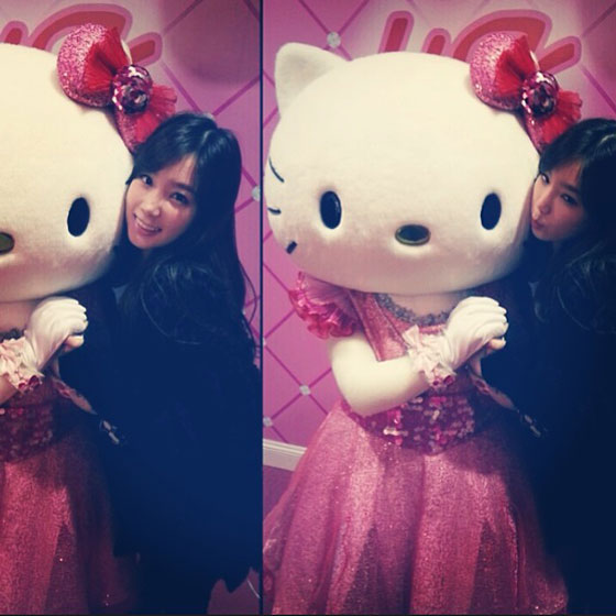 SNSD Taeyeon Hello Kitty Japan selca