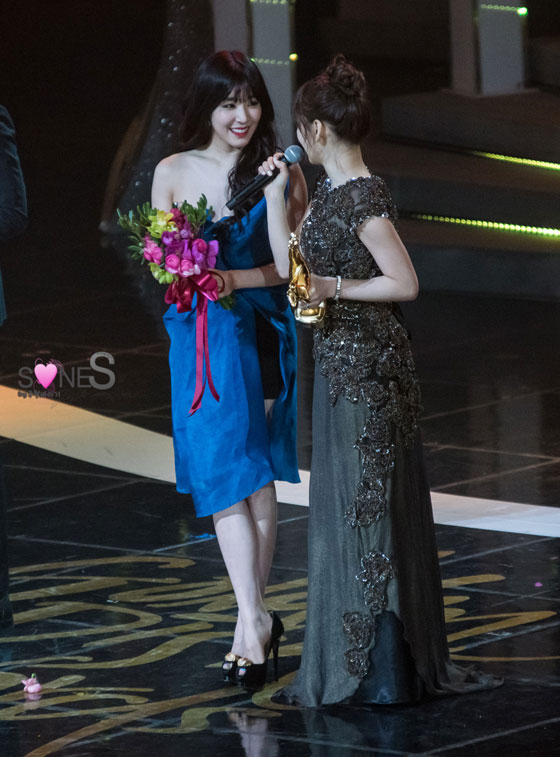 SNSD Taeyeon Tiffany Korean Golden Disk Awards 2014