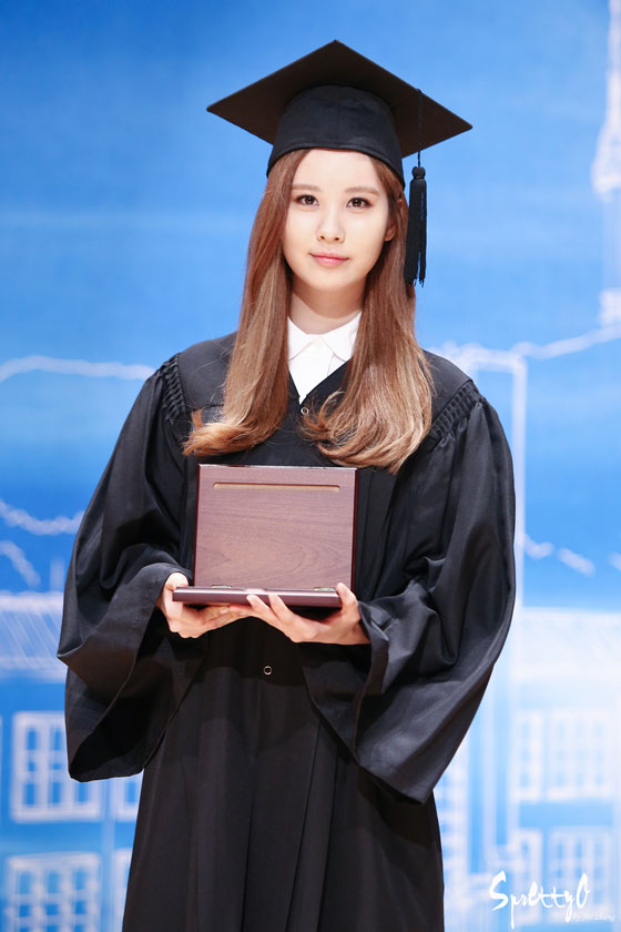SNSD Seohyun gradutes from Dongguk university