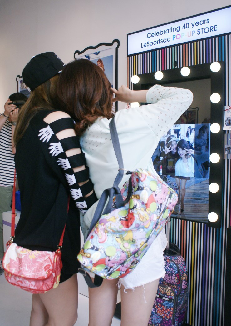 SNSD Sunny LeSportsac pop up store