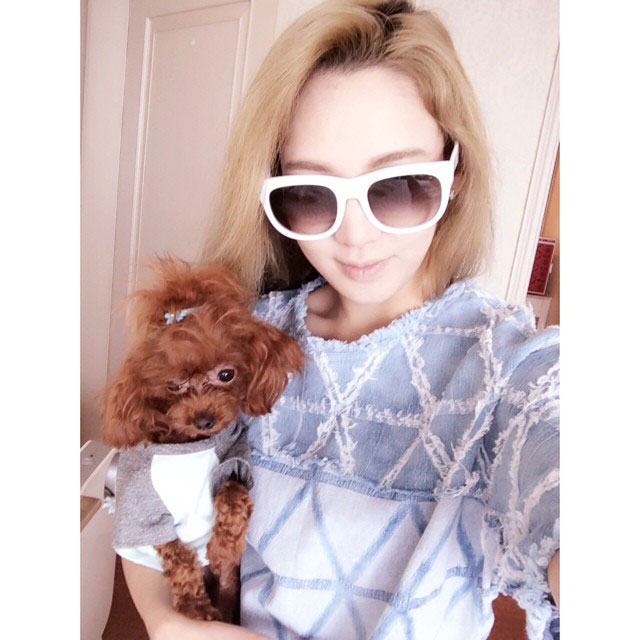 SNSD Hyoyeon Instagram puppy selca