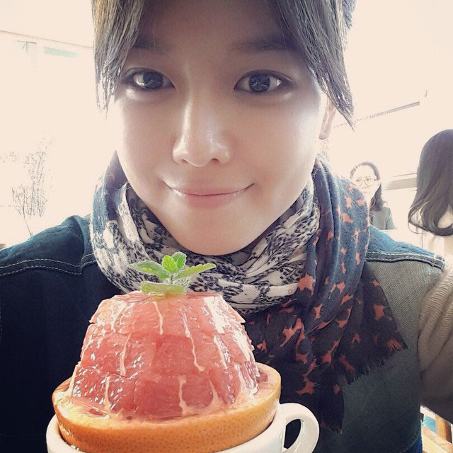 SNSD Sooyoung Instagram grape fruit selca