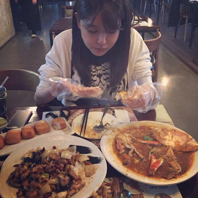 SNSD Sooyoung Instagram Singapore chilli crab