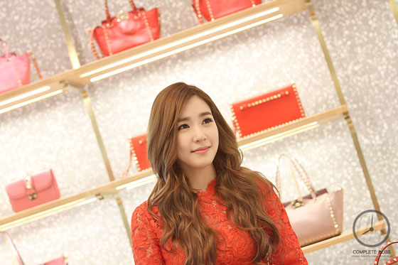 SNSD Tiffany Seoul Valentino store visit