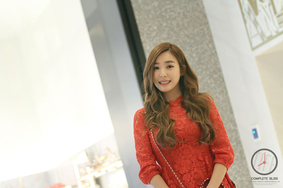 SNSD Tiffany Seoul Valentino store visit