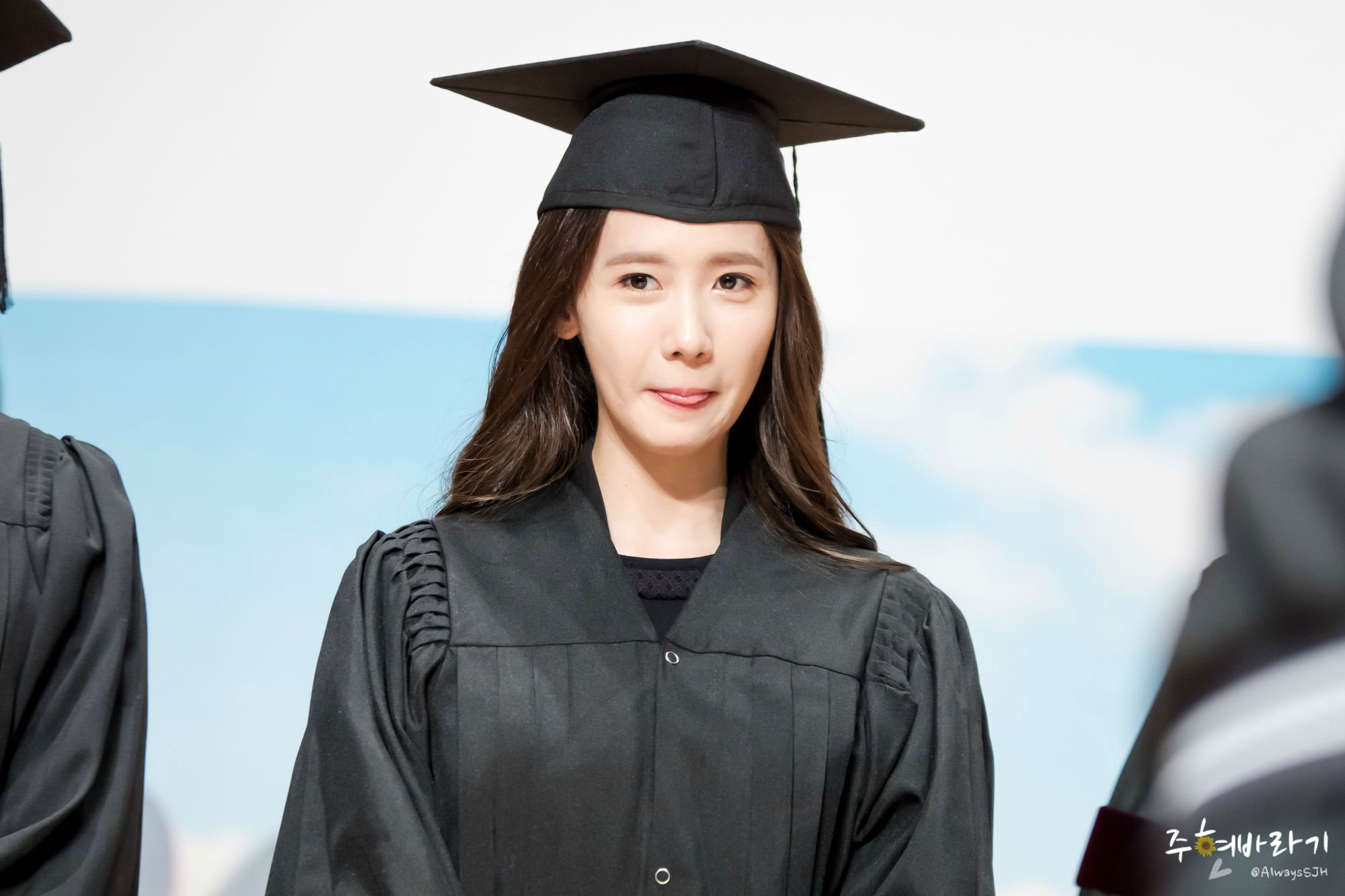 Yoona graduates from university
